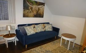Quiet Street'S Flat With Free Parking Near Town Centre